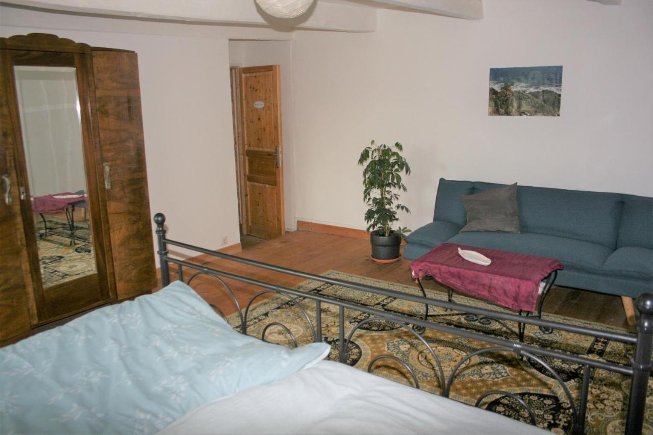 Kercapitaine Homestay *